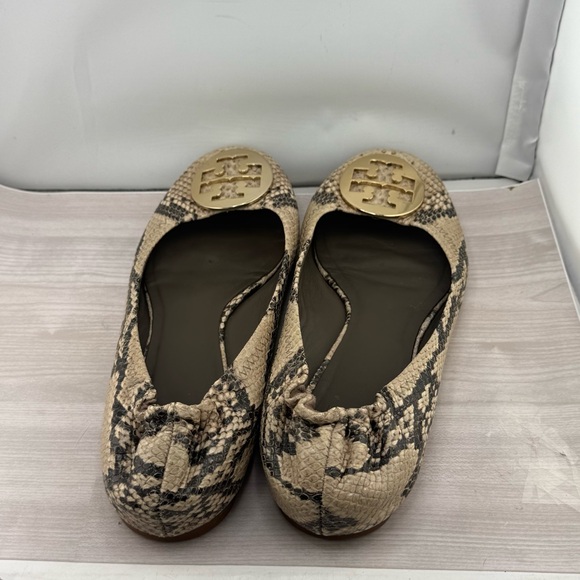 Tory Burch Cream and Black Flats with Iconic Medallion - Picture 4 of 5